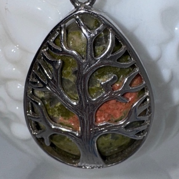bloodstone Jewelry - bloodstone gemstone necklace 2” silver tone tree of life Pendant on 9” cord NEW